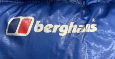 Ремонт пуховой куртки Berghaus после разрыва ткани